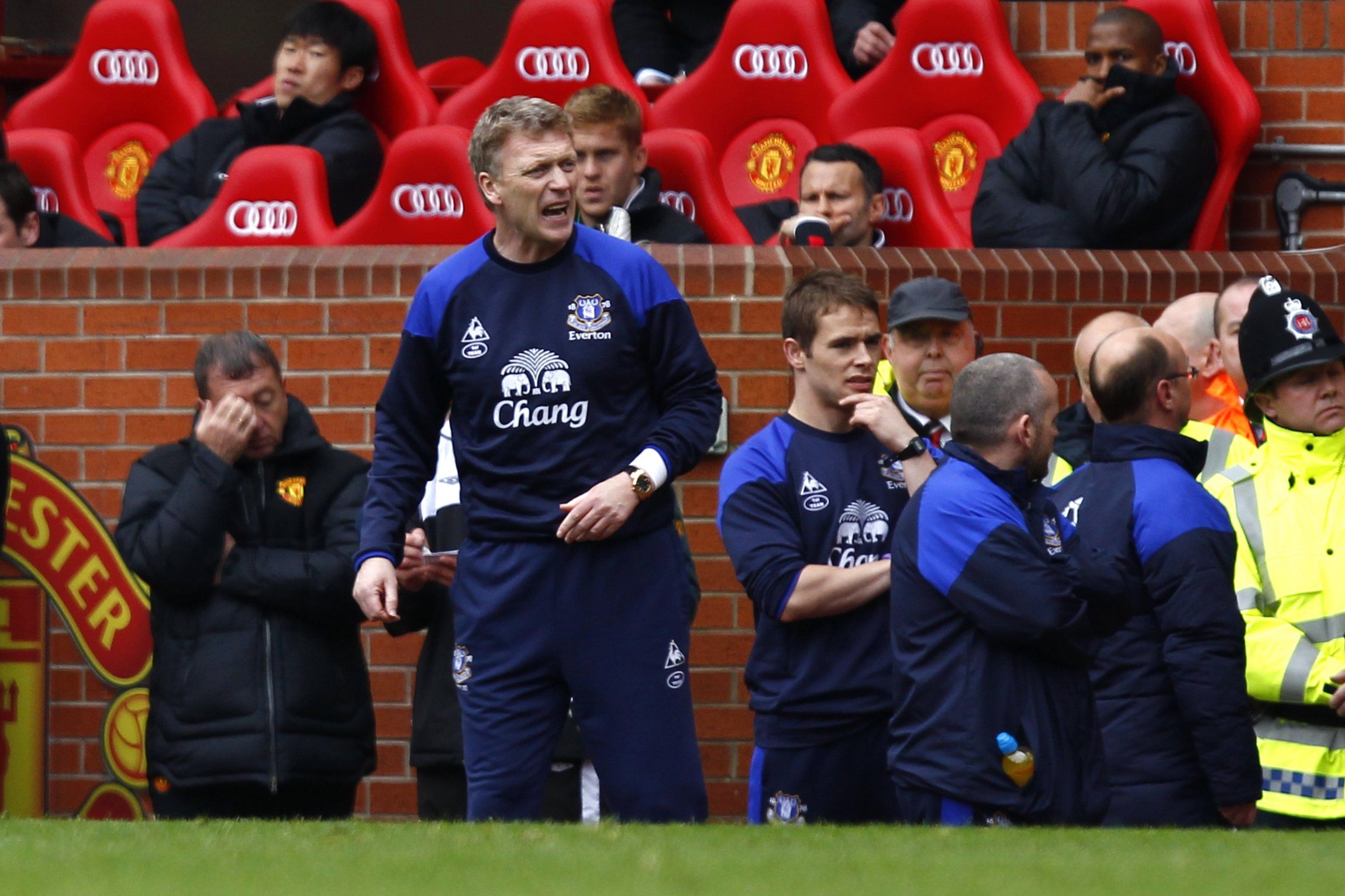Everton manager David Moyes on the bench at Old Trafford