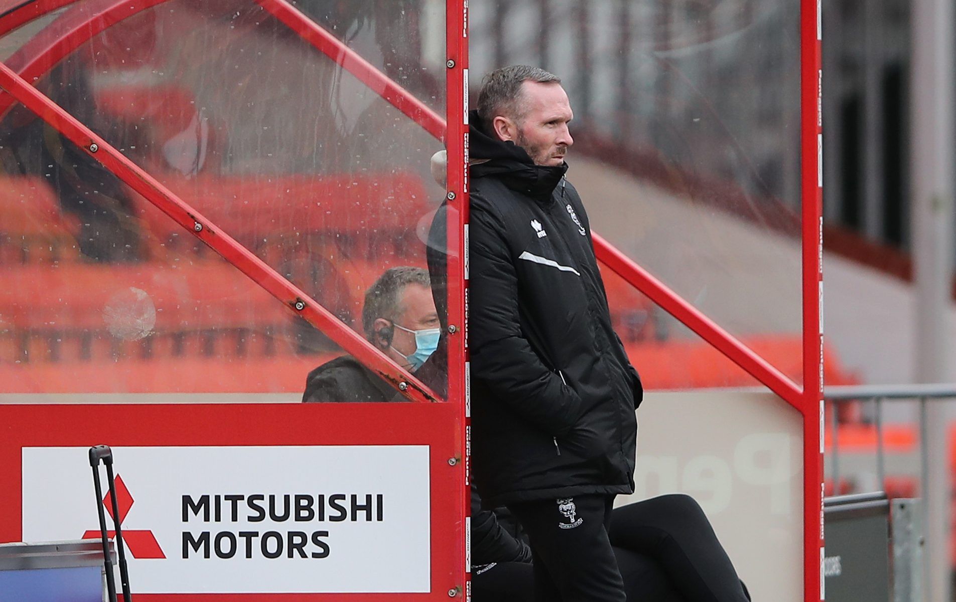lincoln-city-manager-michael-appleton-in-the-dugout-league-one-vs-ipswich.jpg