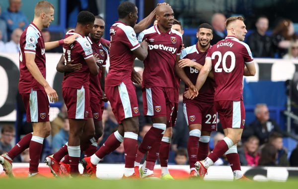 Les joueurs de West Ham célèbrent le but d'Angelo Ogbonna contre Everton en Premier League