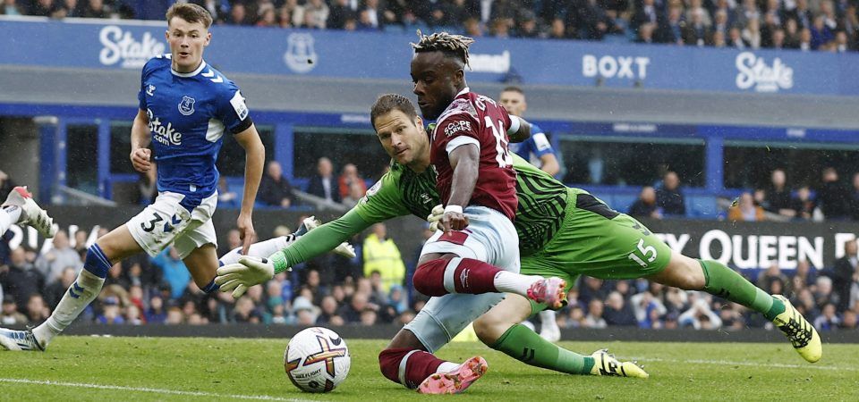 West Ham: Maxwel Cornet back on grass amid "unusual injury"