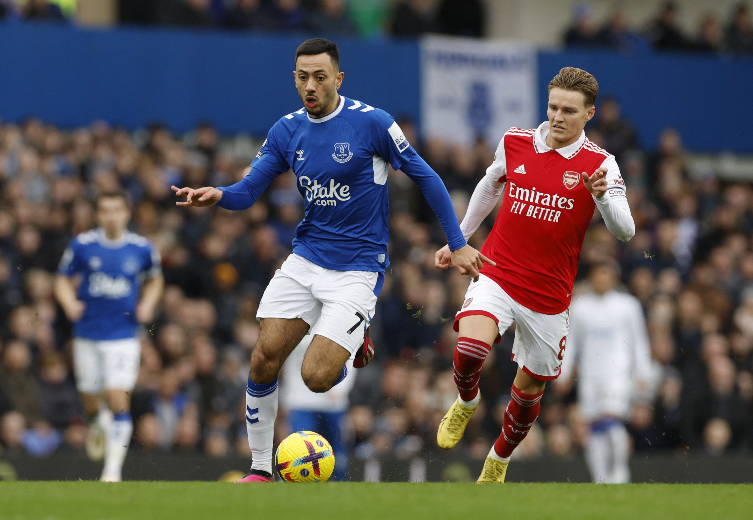 Everton: McNeil “superb” in Arsenal triumph